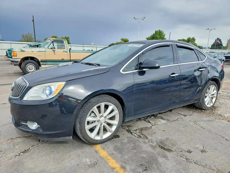 1G4PR5SK4E4200259 Buick Verano 2014 — повреждение Боковая часть, фото до ремонта