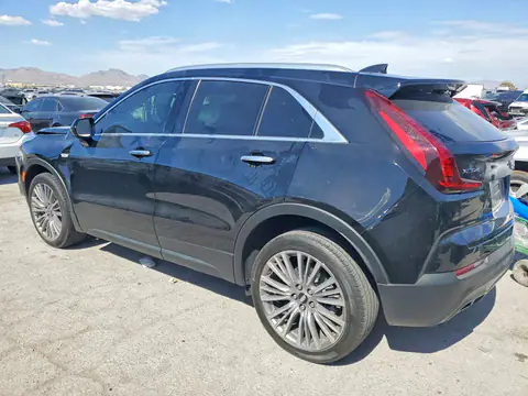 2022 Cadillac XT4 VIN 1GYAZAR40NF136245 фото 2
