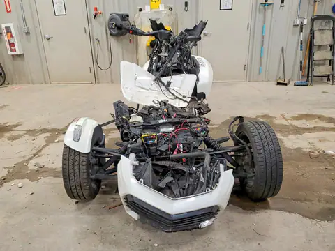 2BXREDD29MV000397 — 2021 Can-Am Spyder Roadster, фото 2 с аукциона Copart 14.10.2026, Передняя часть