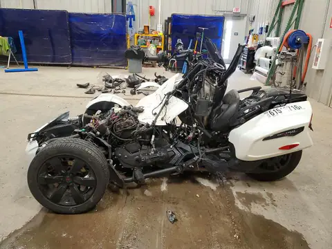 2BXREDD29MV000397 — 2021 Can-Am Spyder Roadster, фото 3 с аукциона Copart 14.10.2026, Передняя часть