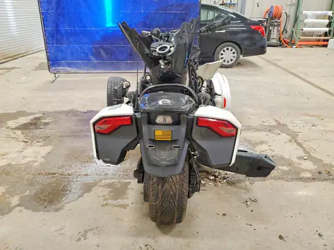2BXREDD29MV000397 — 2021 Can-Am Spyder Roadster, фото 4 с аукциона Copart 14.10.2026, Передняя часть