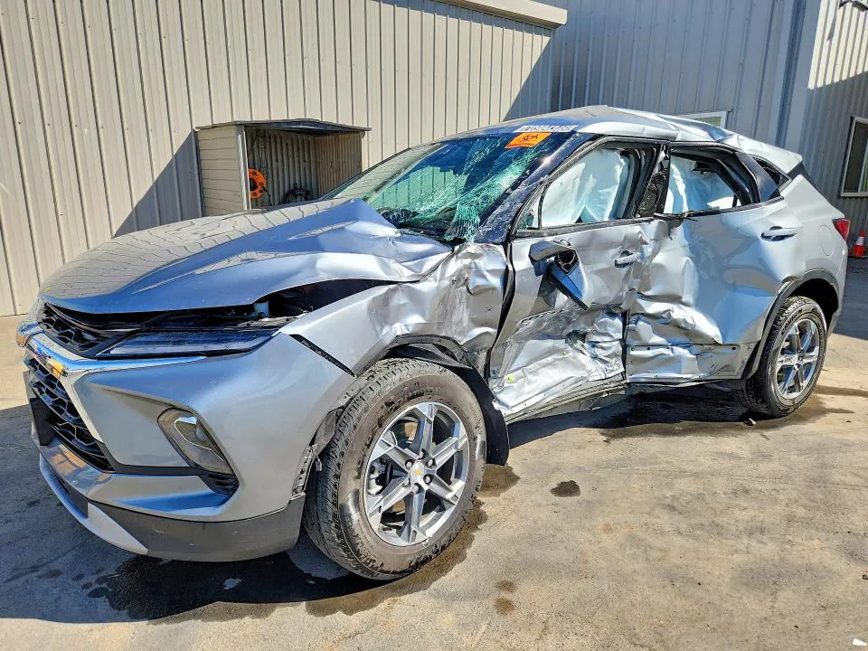 2025 Chevrolet Blazer VIN 3GNKBCR4XSS262184 фото 1