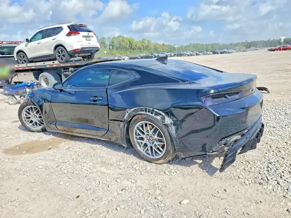 1G1FB1RS7H0102284 — 2017 Chevrolet Camaro, фото 2 с аукциона Copart, Передняя часть