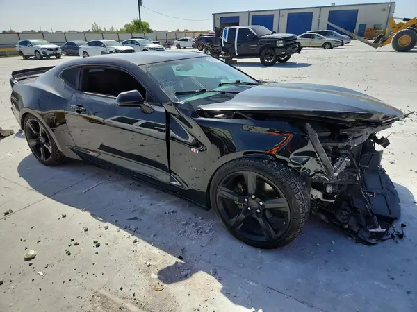 1G1FB1RX3J0157350 — 2018 Chevrolet Camaro, фото 4 с аукциона Copart, Передняя часть