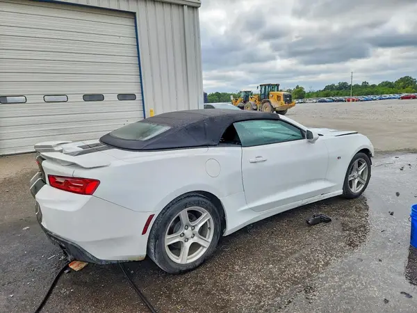 1G1FB3DX7J0121728 — 2018 Chevrolet Camaro, фото 3 с аукциона Copart, Передняя часть
