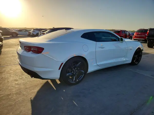 1G1FB1RX2M0142343 — 2021 Chevrolet Camaro, фото 3 с аукциона Copart 04.10.2026, Передняя часть
