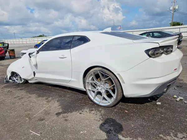 1G1FB1RS4M0126715 — 2021 Chevrolet Camaro, фото 2 с аукциона Copart 04.10.2026, Передняя часть