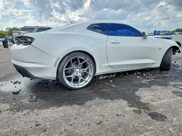 1G1FB1RS4M0126715 — 2021 Chevrolet Camaro, фото 3 с аукциона Copart 04.10.2026, Передняя часть