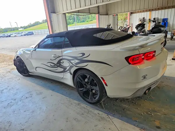 1G1FB3DS4M0101073 — 2021 Chevrolet Camaro, фото 2 с аукциона Copart, Передняя часть