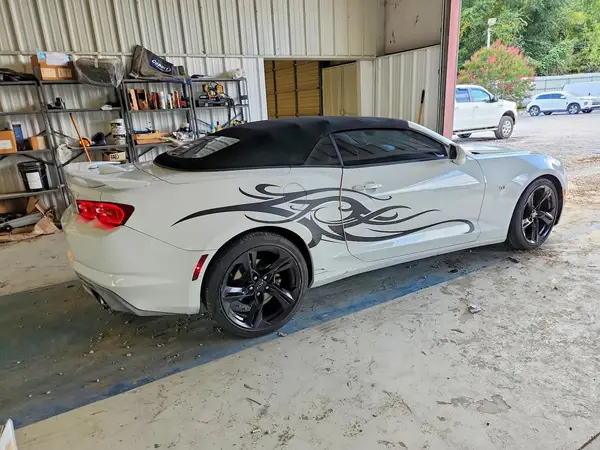 1G1FB3DS4M0101073 — 2021 Chevrolet Camaro, фото 3 с аукциона Copart, Передняя часть