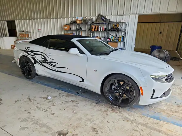 1G1FB3DS4M0101073 — 2021 Chevrolet Camaro, фото 4 с аукциона Copart, Передняя часть
