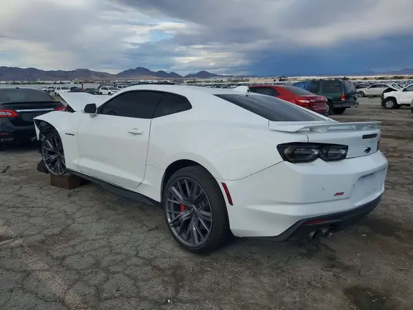 1G1FH1R72R0121563 — 2024 Chevrolet Camaro, фото 2 с аукциона Copart, Передняя часть