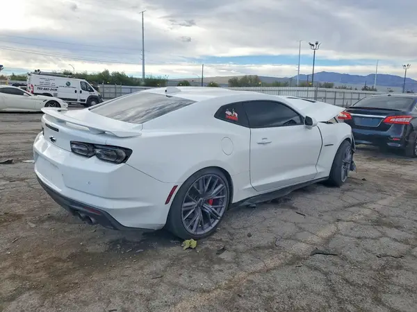 1G1FH1R72R0121563 — 2024 Chevrolet Camaro, фото 3 с аукциона Copart, Передняя часть
