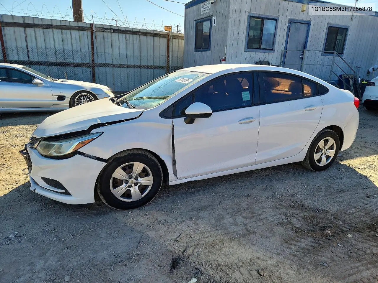 2017 Chevrolet Cruze Ls VIN 1G1BC5SM3H7266878 фото 1