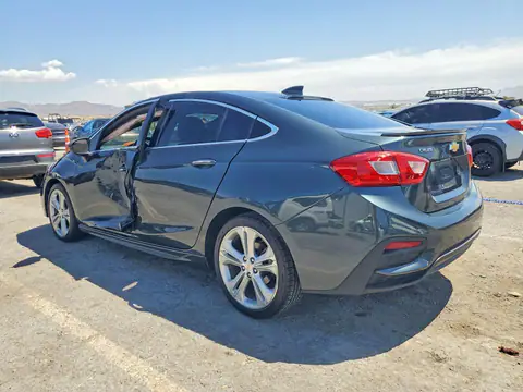 1G1BF5SM3J7143305 — 2018 Chevrolet Cruze, фото 2 с аукциона Copart 13.10.2026, Боковая часть