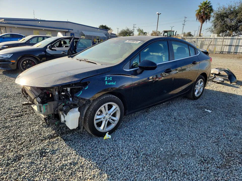 2018 Chevrolet Cruze VIN 1G1BE5SM7J7232569 фото 1