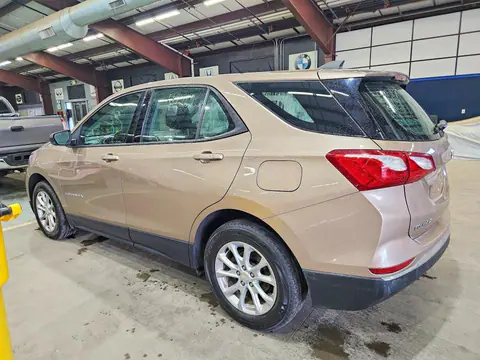 2018 Chevrolet Equinox VIN 2GNAXREVXJ6176238 фото 2