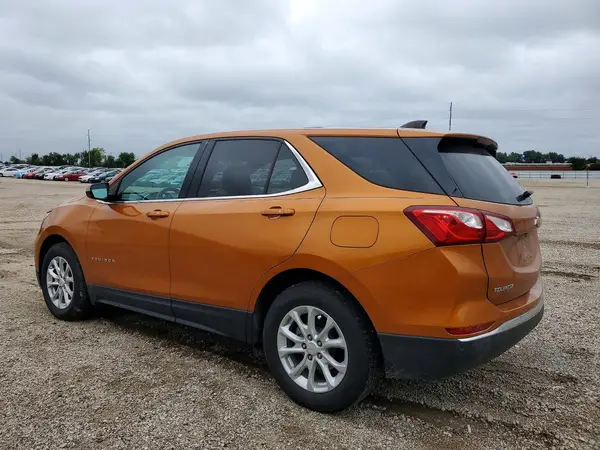 2GNAXJEV8J6277893 — 2018 Chevrolet Equinox, фото 2 с аукциона Copart, Боковая часть