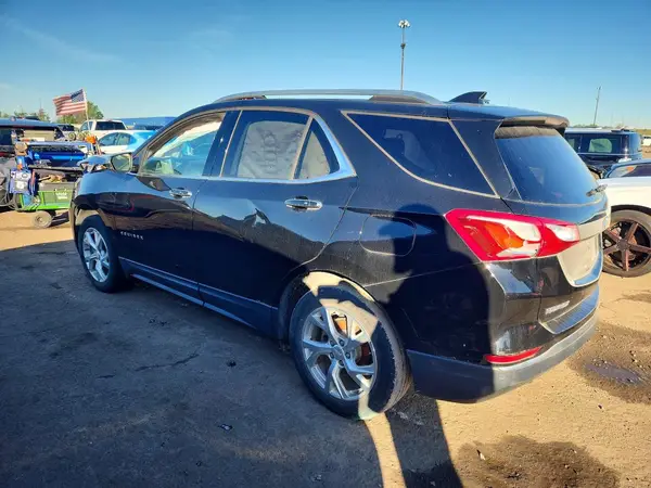 2GNAXVEV0J6324082 — 2018 Chevrolet Equinox, фото 2 с аукциона Copart, Передняя часть