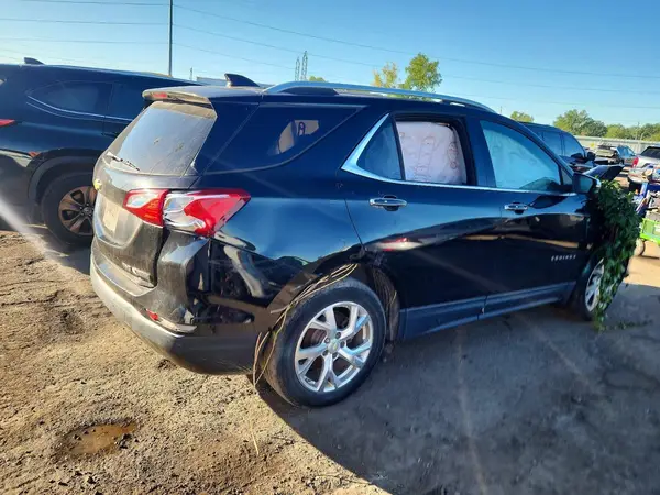 2GNAXVEV0J6324082 — 2018 Chevrolet Equinox, фото 3 с аукциона Copart, Передняя часть