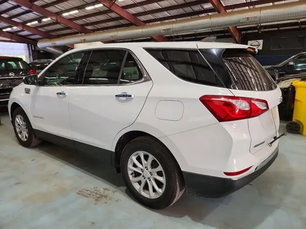 2GNAXSEV2J6268192 — 2018 Chevrolet Equinox, фото 2 с аукциона Copart 01.10.2026, Мелкие вмятины и царапины