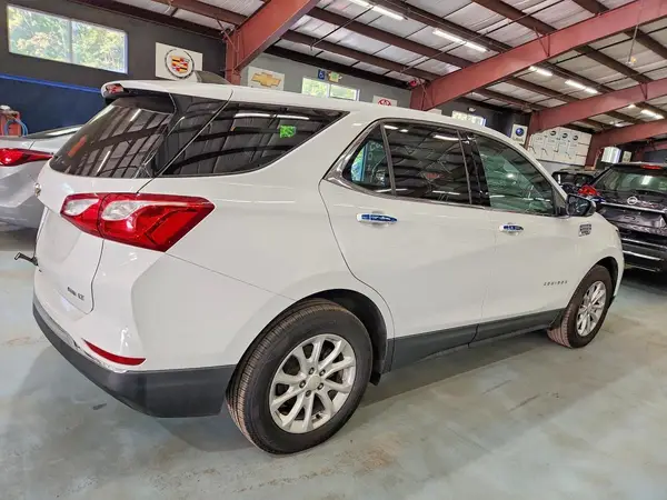 2GNAXSEV2J6268192 — 2018 Chevrolet Equinox, фото 3 с аукциона Copart 01.10.2026, Мелкие вмятины и царапины
