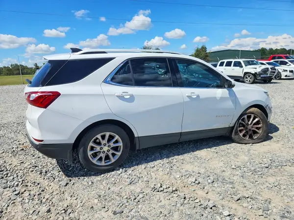 3GNAXJEV8JS649427 — 2018 Chevrolet Equinox, фото 3 с аукциона Copart, Передняя часть