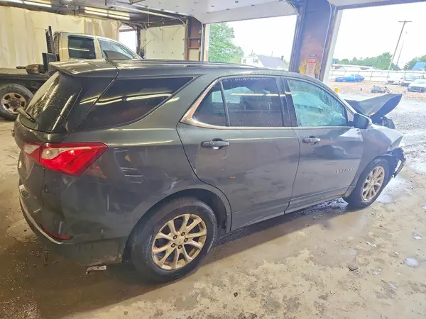 2GNAXJEV5J6240431 — 2018 Chevrolet Equinox, фото 3 с аукциона Copart, Передняя часть