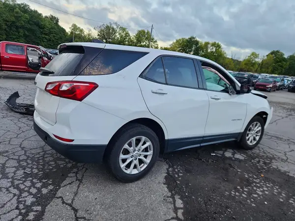 2GNAXSEV2K6211282 — 2019 Chevrolet Equinox, фото 3 с аукциона Copart, Передняя часть