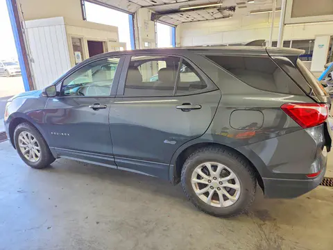 2020 Chevrolet Equinox VIN 3GNAXSEV0LS614762 фото 2