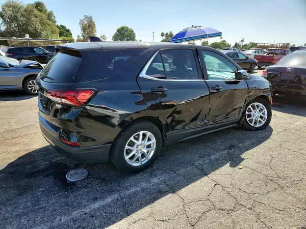 3GNAXUEV8NL116270 — 2022 Chevrolet Equinox, фото 3 с аукциона Copart, Повреждения снизу