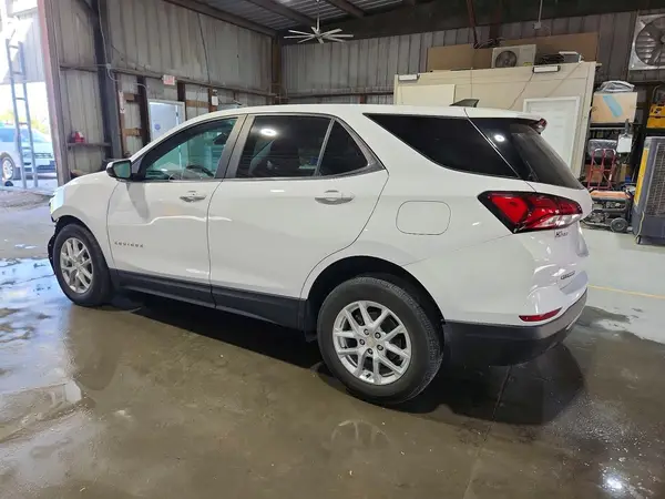 3GNAXKEV0NL141703 — 2022 Chevrolet Equinox, фото 2 с аукциона Copart, Передняя часть