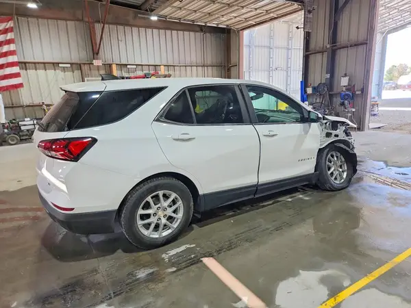 3GNAXKEV0NL141703 — 2022 Chevrolet Equinox, фото 3 с аукциона Copart, Передняя часть