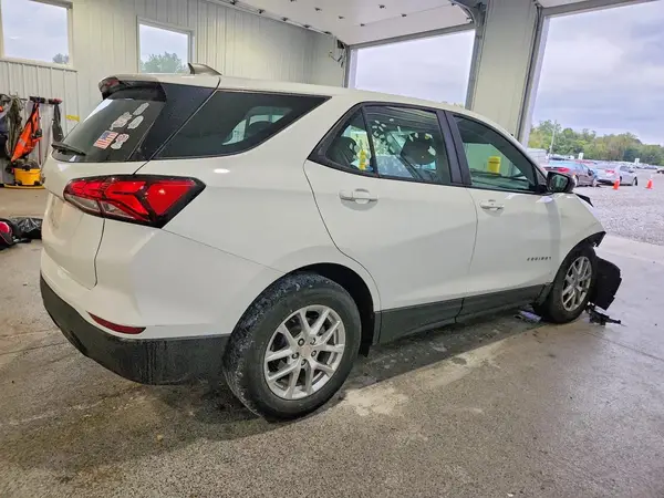 3GNAXHEVXNS101038 — 2022 Chevrolet Equinox, фото 3 с аукциона Copart, Передняя часть