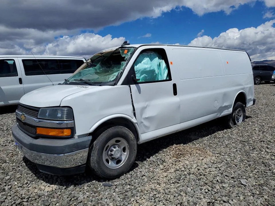 2018 Chevrolet Express G2500 VIN 1GCWGBFP6J1335538 фото 1