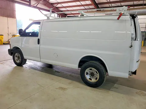2018 Chevrolet Express G2500 VIN 1GCWGAFB9J1311927 фото 2