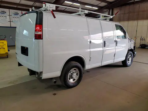 2018 Chevrolet Express G2500 VIN 1GCWGAFB9J1311927 фото 3