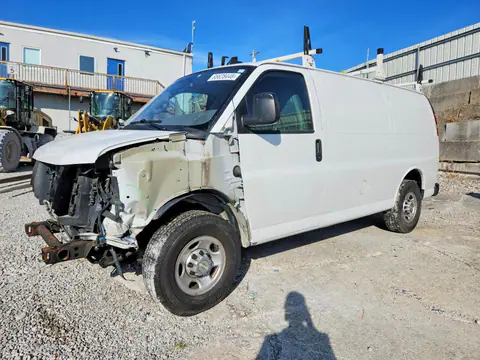 1GCWGAF71M1170321 — 2021 Chevrolet Express G2500, Передняя часть (Front End), фото до ремонта