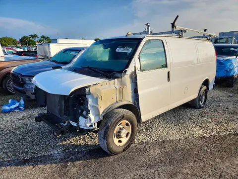 1GCWGAFP5M1303789 — 2021 Chevrolet Express G2500, Передняя часть (Front End), фото до ремонта