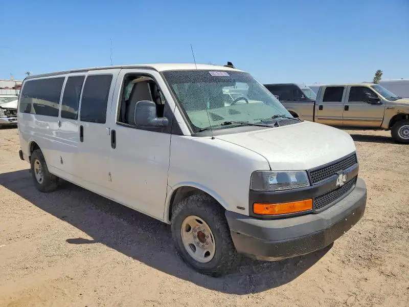 1GAZGNFG8L1251425 Chevrolet Express G3500 2020 — повреждение Мелкие вмятины и царапины, фото до ремонта