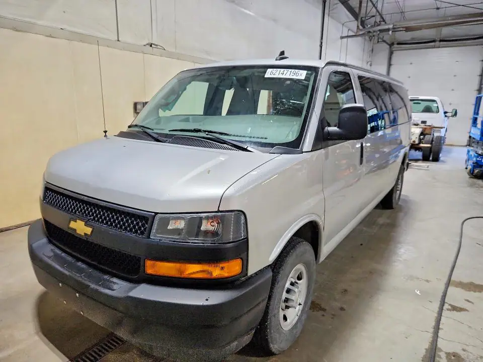 1GAZGNFP4P1105982 Chevrolet Express G3500 2023 — повреждение Боковая часть, фото до ремонта