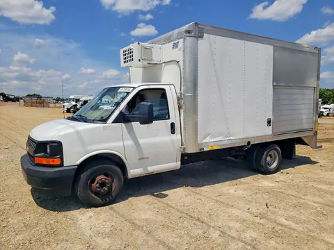 1GB6GUCG8H1128213 — 2017 Chevrolet Express, Мелкие вмятины и царапины (Minor Dent/Scratches), фото до ремонта