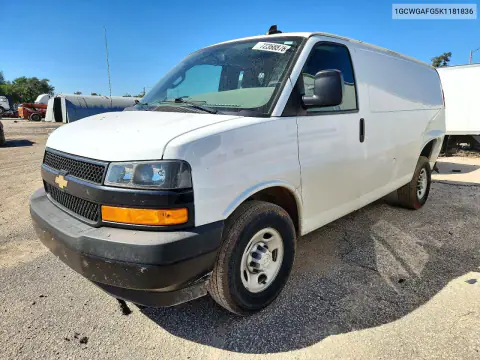 1GCWGAFG5K1181836 — 2019 Chevrolet Express, Задняя часть, фото до ремонта