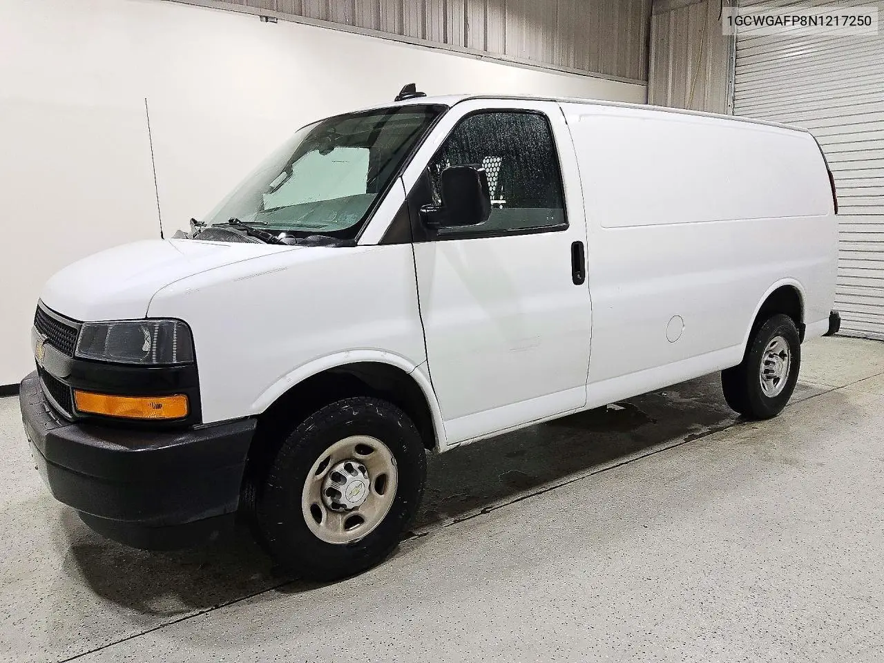2022 Chevrolet Express G2500 VIN 1GCWGAFP8N1217250 фото 1