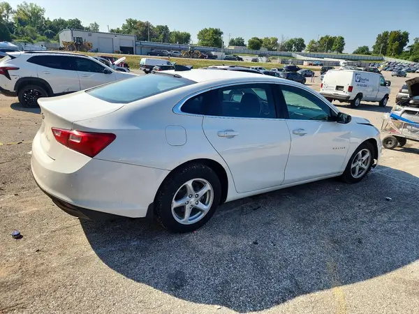 1G1ZB5STXHF250479 — 2017 Chevrolet Malibu, фото 3 с аукциона Copart, Передняя часть
