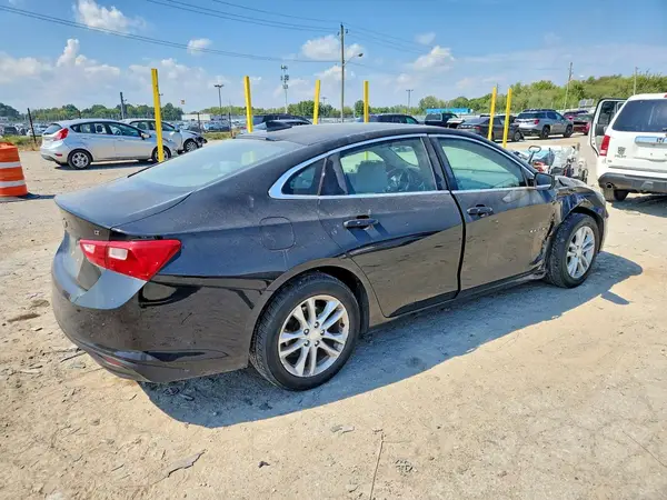 1G1ZE5ST6HF139807 — 2017 Chevrolet Malibu, фото 3 с аукциона Copart, Передняя часть