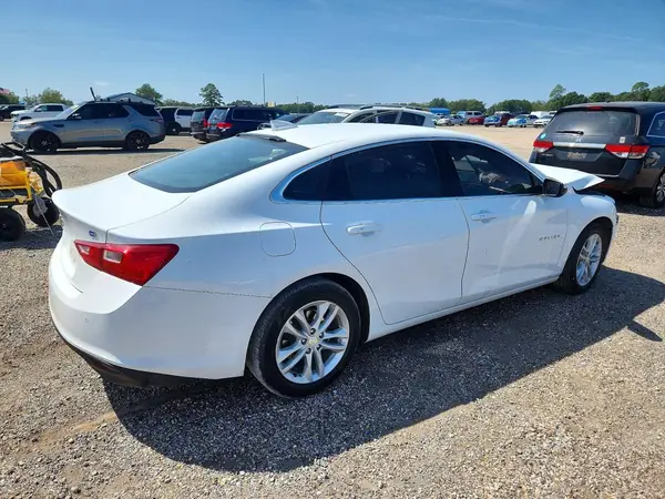 1G1ZJ5SU8HF273691 — 2017 Chevrolet Malibu, фото 3 с аукциона Copart, Передняя часть
