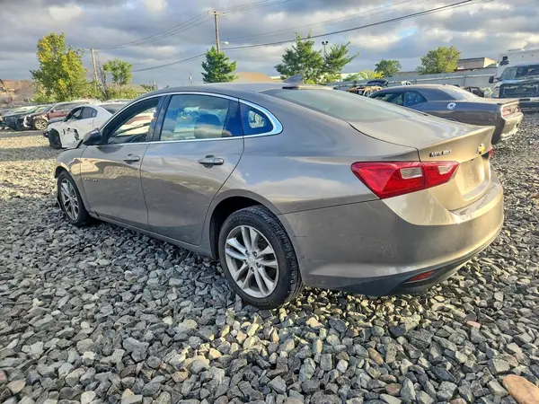 1G1ZE5ST3HF152885 — 2017 Chevrolet Malibu, фото 2 с аукциона Copart, Передняя часть