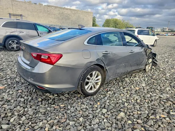 1G1ZE5ST3HF152885 — 2017 Chevrolet Malibu, фото 3 с аукциона Copart, Передняя часть