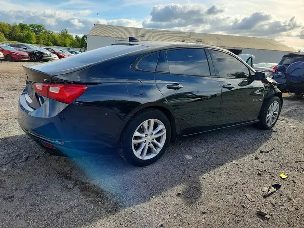 1G1ZE5ST4HF140146 — 2017 Chevrolet Malibu, фото 3 с аукциона Copart 30.09.2026, Передняя часть
